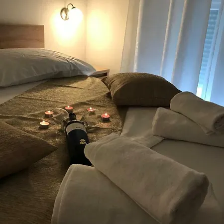 Apartment Sweet Corner *