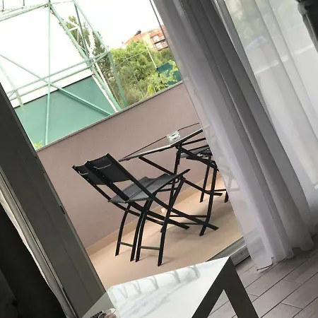 Apartment Sweet Corner *