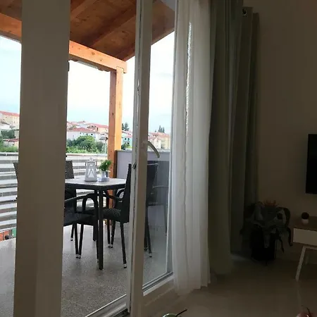 Apartment Sweet Corner Split