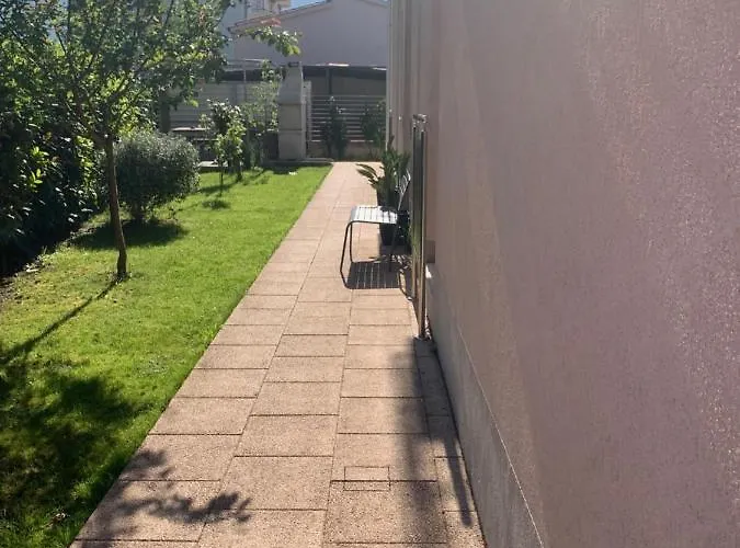 Apartment Sweet Corner