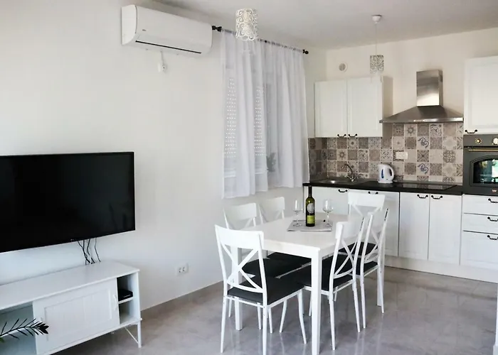 Apartment Sweet Corner *