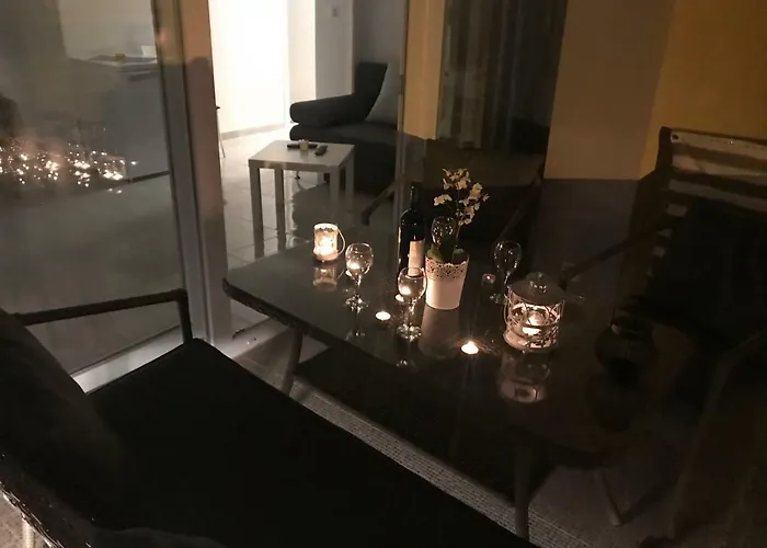 Apartment Sweet Corner *