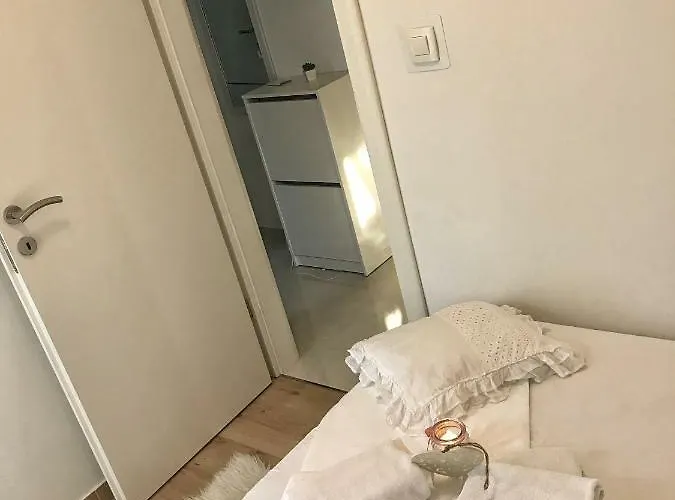 Apartment Sweet Corner Split