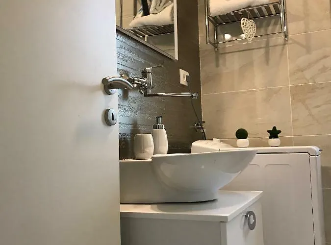 Apartment Sweet Corner *