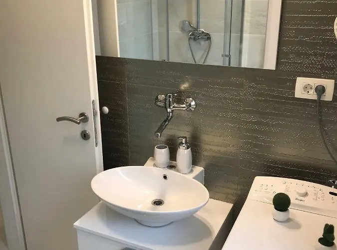 Apartment Sweet Corner