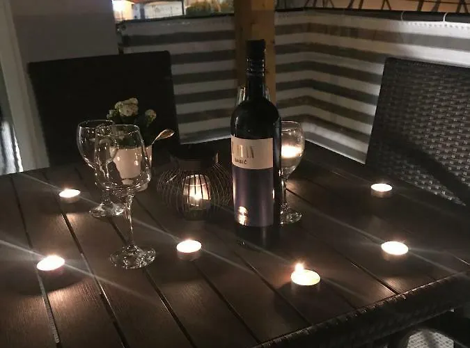 Sweet Corner Apartment Split