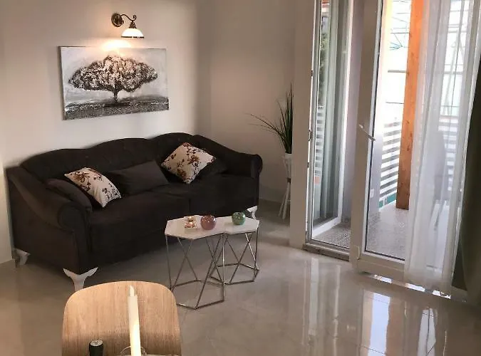 Apartment Sweet Corner