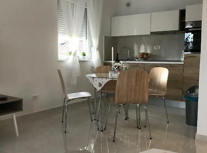 Apartment Sweet Corner Split