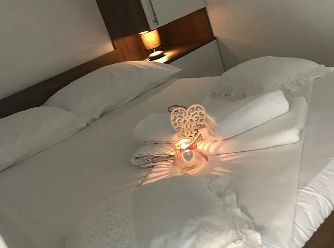 Apartment Sweet Corner *