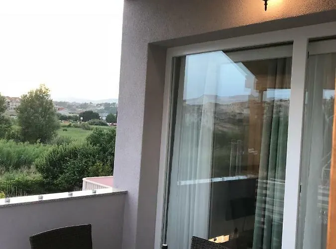 Sweet Corner Apartment Split