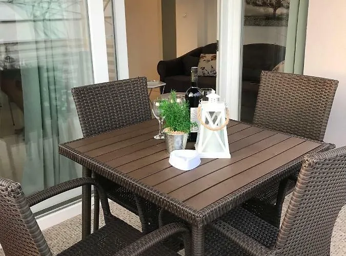 Apartment Sweet Corner Split