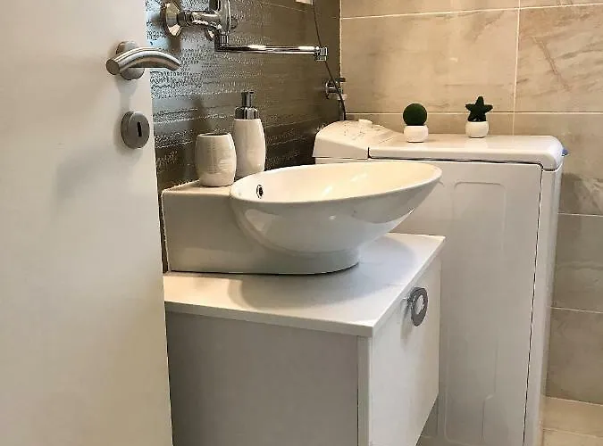 Apartment Sweet Corner *