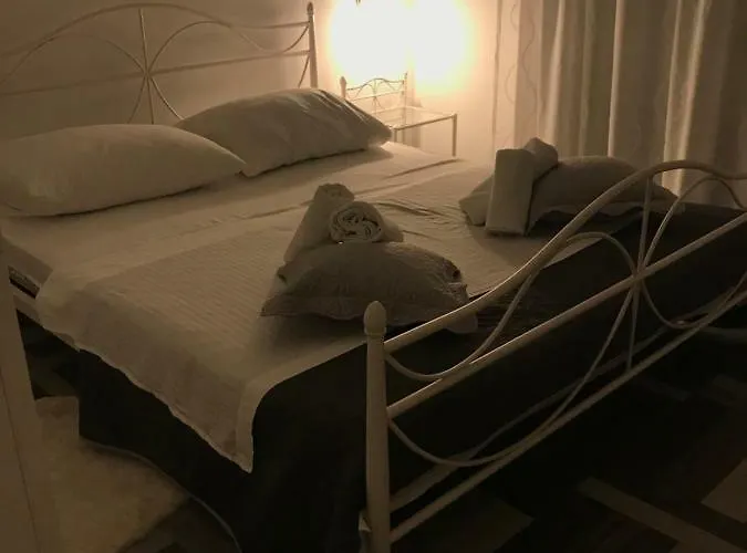 Sweet Corner Apartment Split