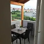 Apartment Sweet Corner Split