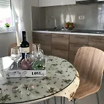 Apartment Sweet Corner Split