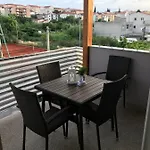 Sweet Corner Split