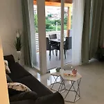 Sweet Corner Split